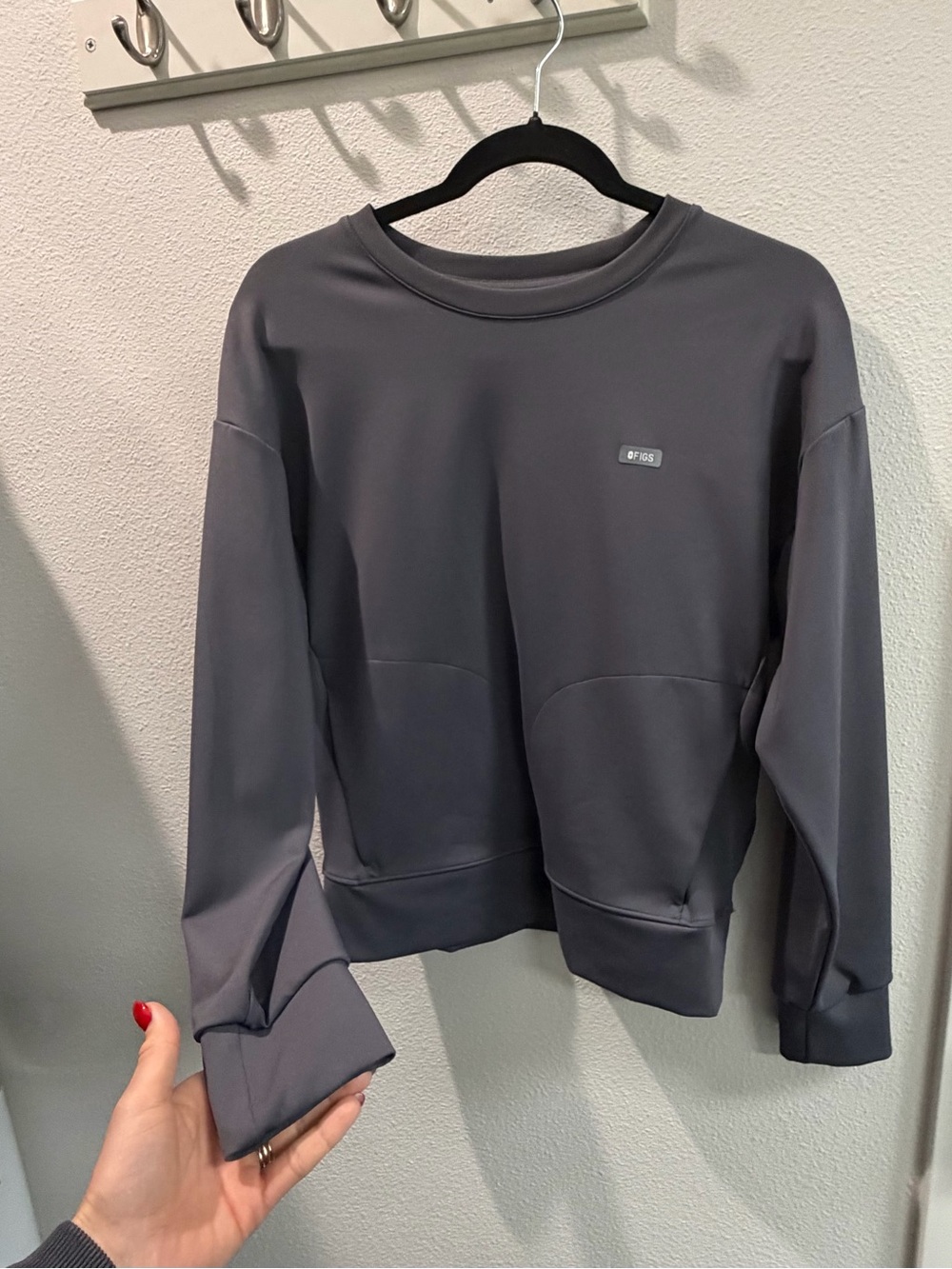 Woman’s fig Crewneck Sweatshirt in Charcoal Gray - Stylish Everyday Pullover